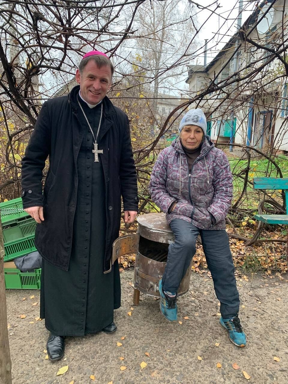 Bischof Pavlo Honcharuk bleibt trotz Gefahr bei den Menschen. (©ACN) Bischof Pavlo Honcharuk bleibt trotz Gefahr bei den Menschen. (©ACN)