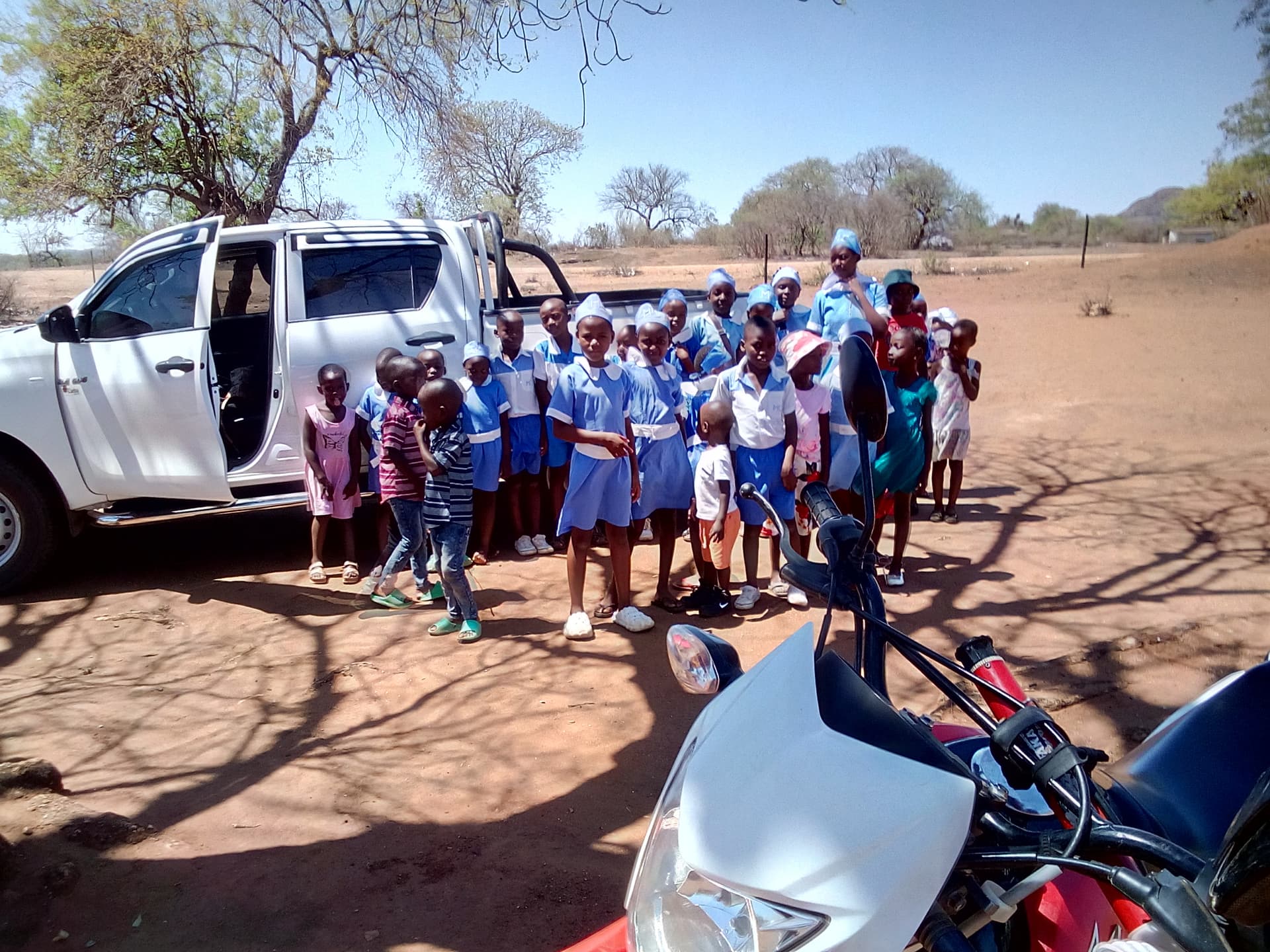 Das neue Auto ist eine wichtige Hilfe für die Pfarrei in Simbabwe! ©ACN Das neue Auto ist eine wichtige Hilfe für die Pfarrei in Simbabwe! ©ACN