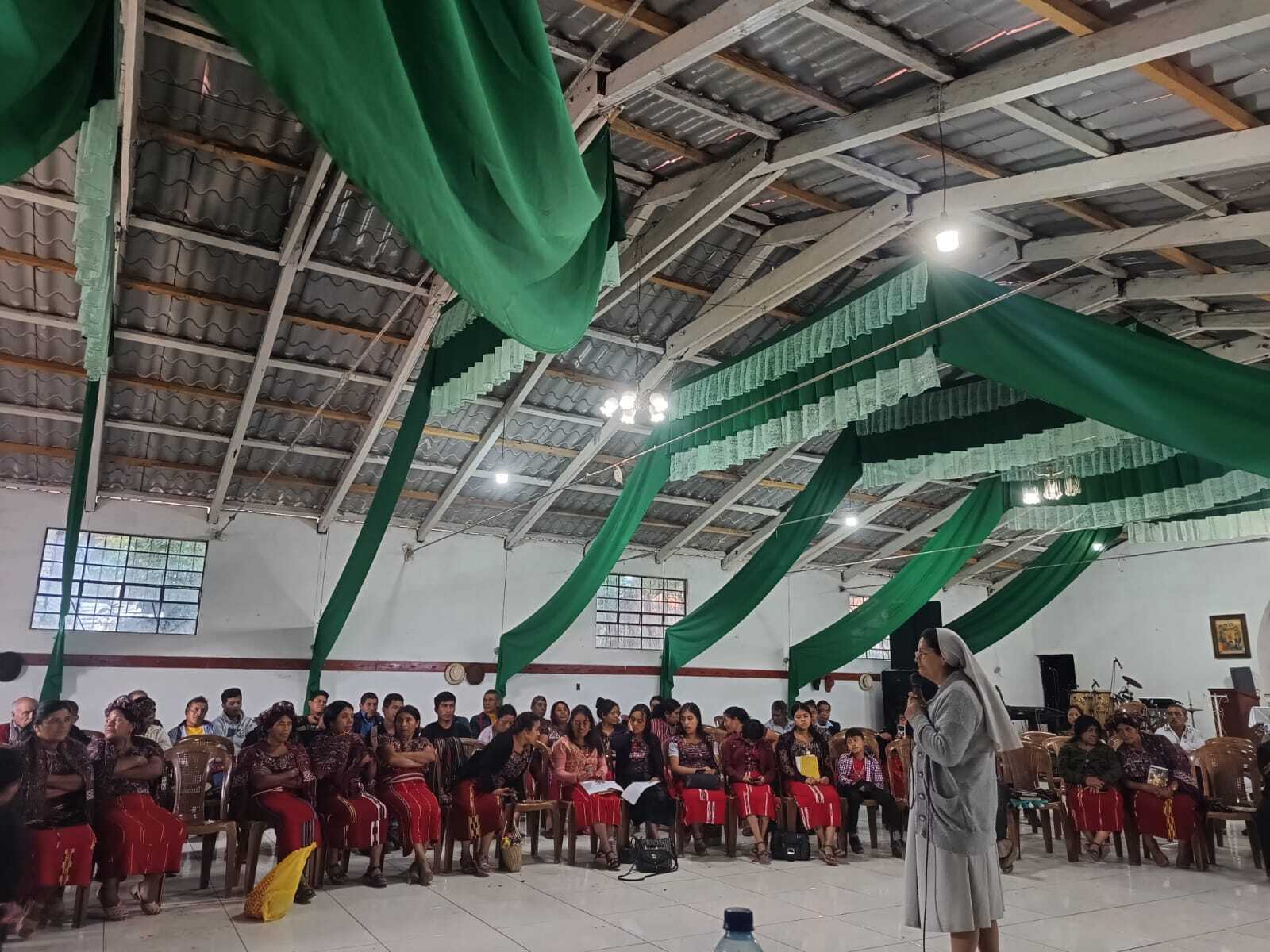 Suore durante un incontro con i giovani in Guatemala ©ACN Suore durante un incontro con i giovani in Guatemala ©ACN