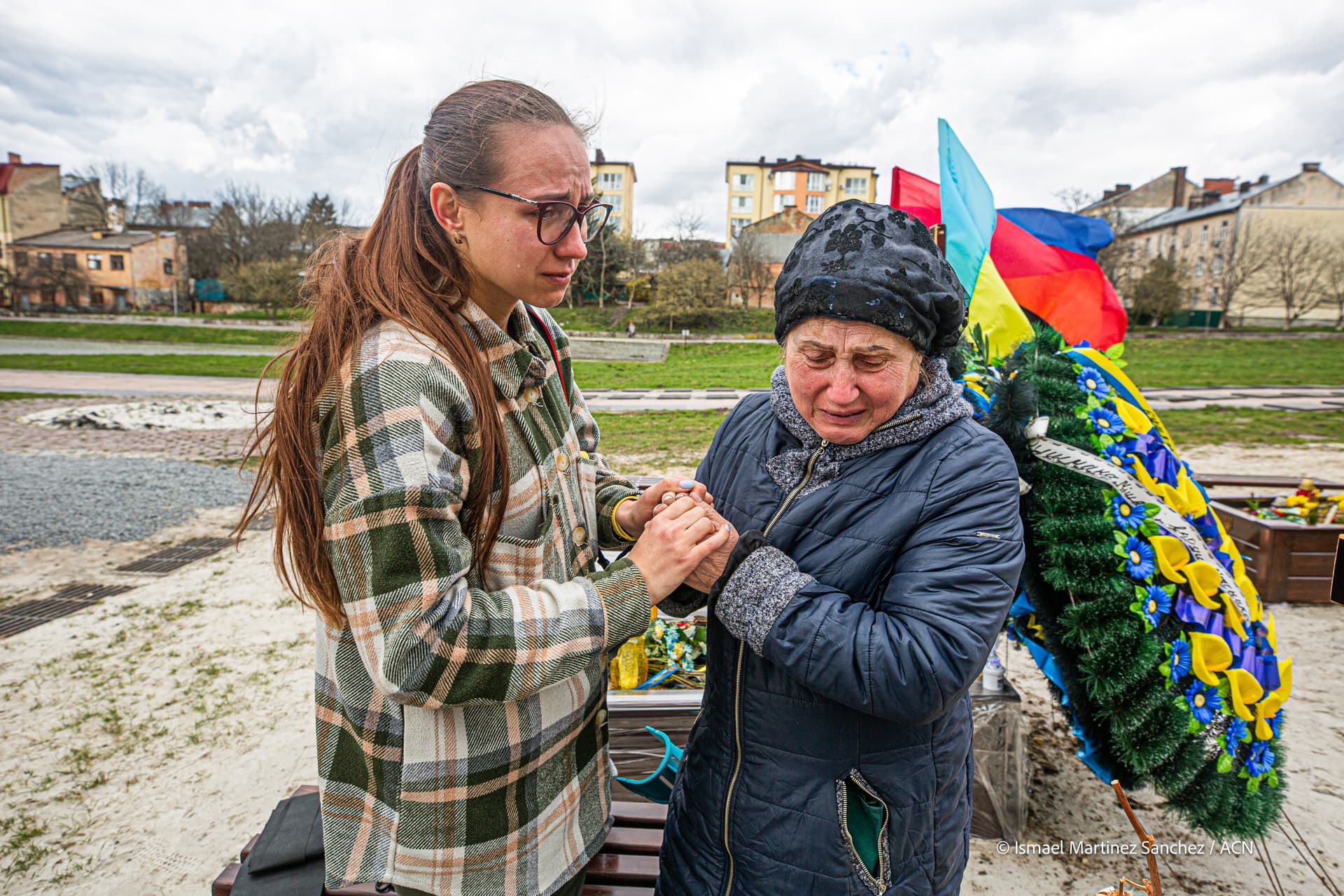 Viele Menschen in der Ukraine leiden am Verlust Angehöriger ©ACN