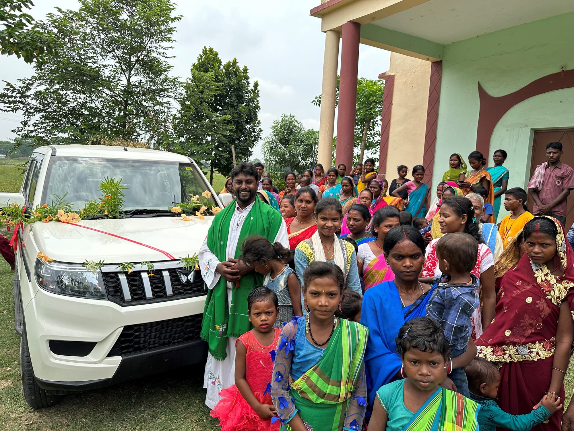 Ein neues Auto für Missionäre in Indien (Foto: ACN)